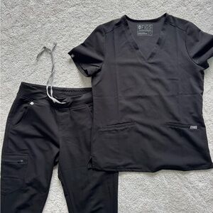 FIGS Black Scrub Set